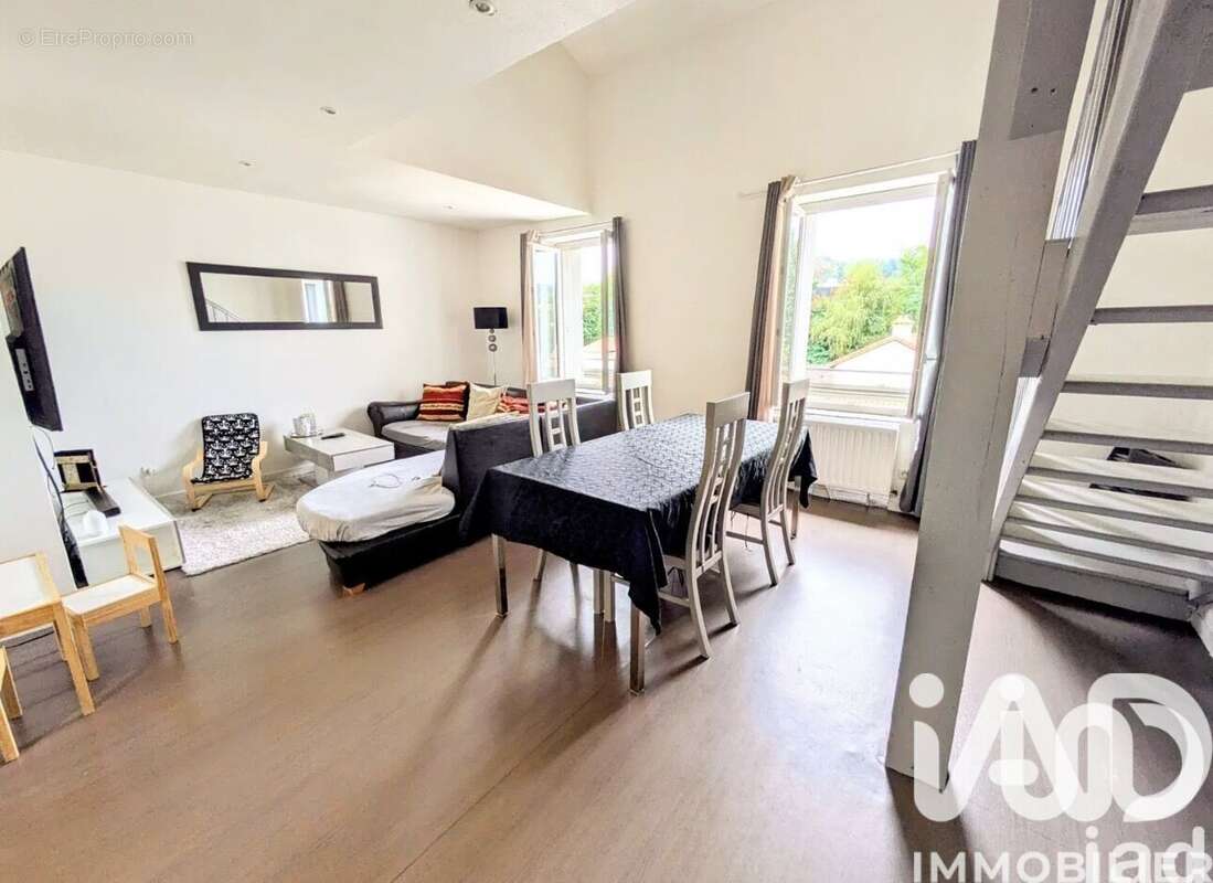 Photo 3 - Appartement à LE CHAMBON-FEUGEROLLES