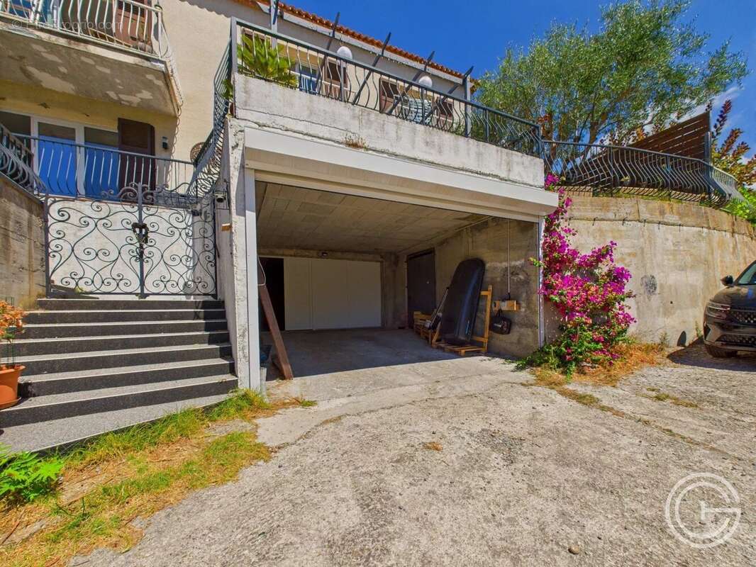 Bas de VILLA 4 pièces 114m² LC (277.30m² au total) Jardin / Terrasse + Grand garage - NICE Saint Pancrace - photo 15