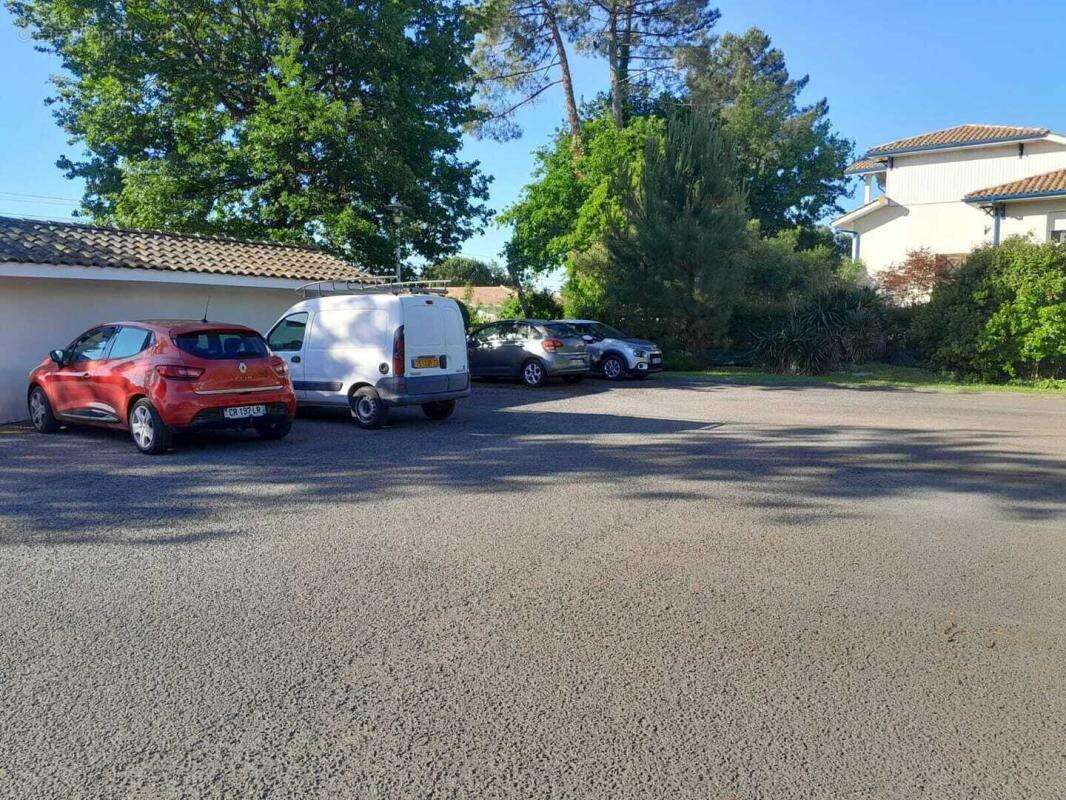 Parking à LANTON