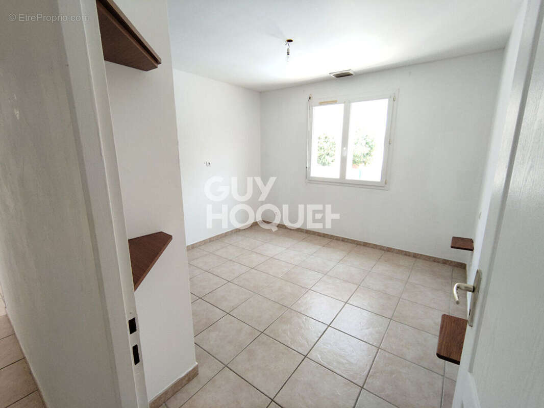 Maison 3 faces T4 de108m2, piscine, terrain 385m2 - photo 5