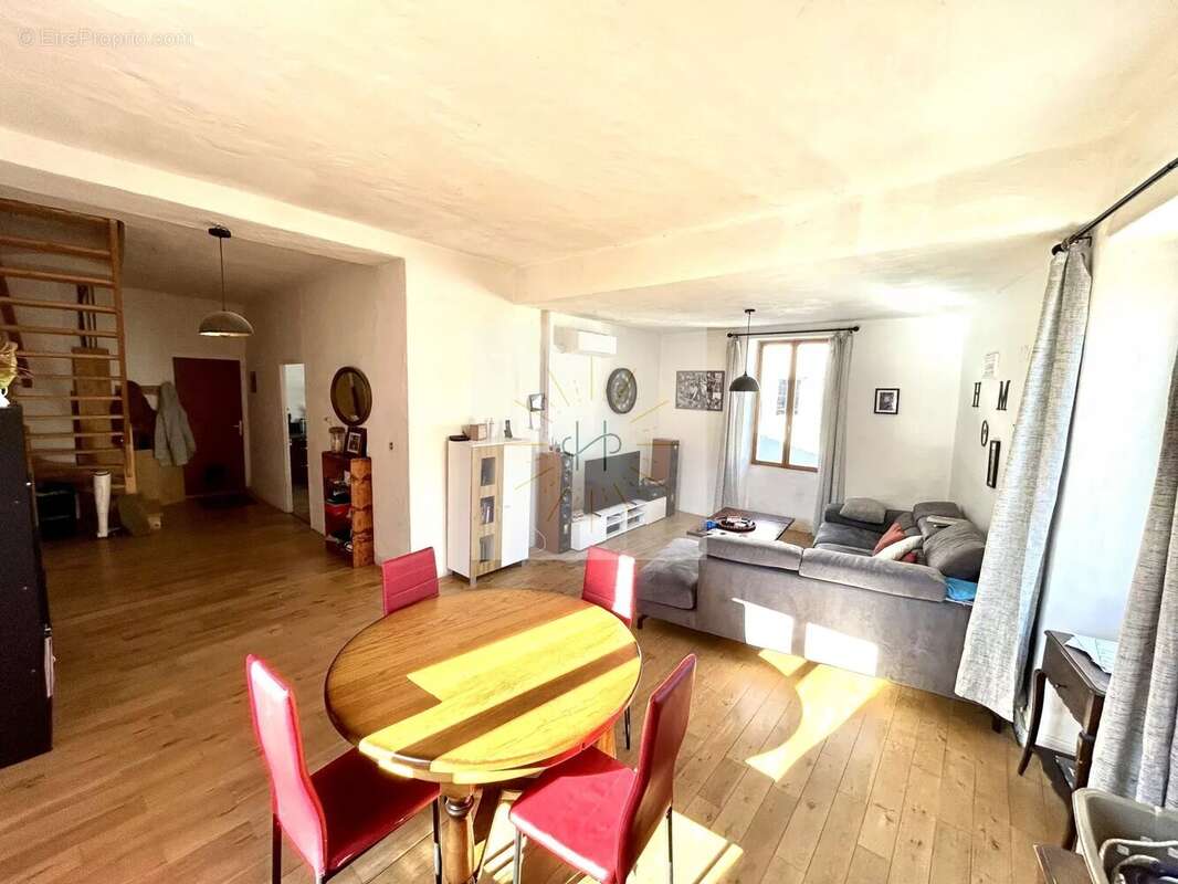 Appartement à PORTES-EN-VALDAINE