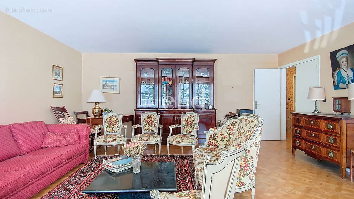 Appartement à NEUILLY-SUR-SEINE