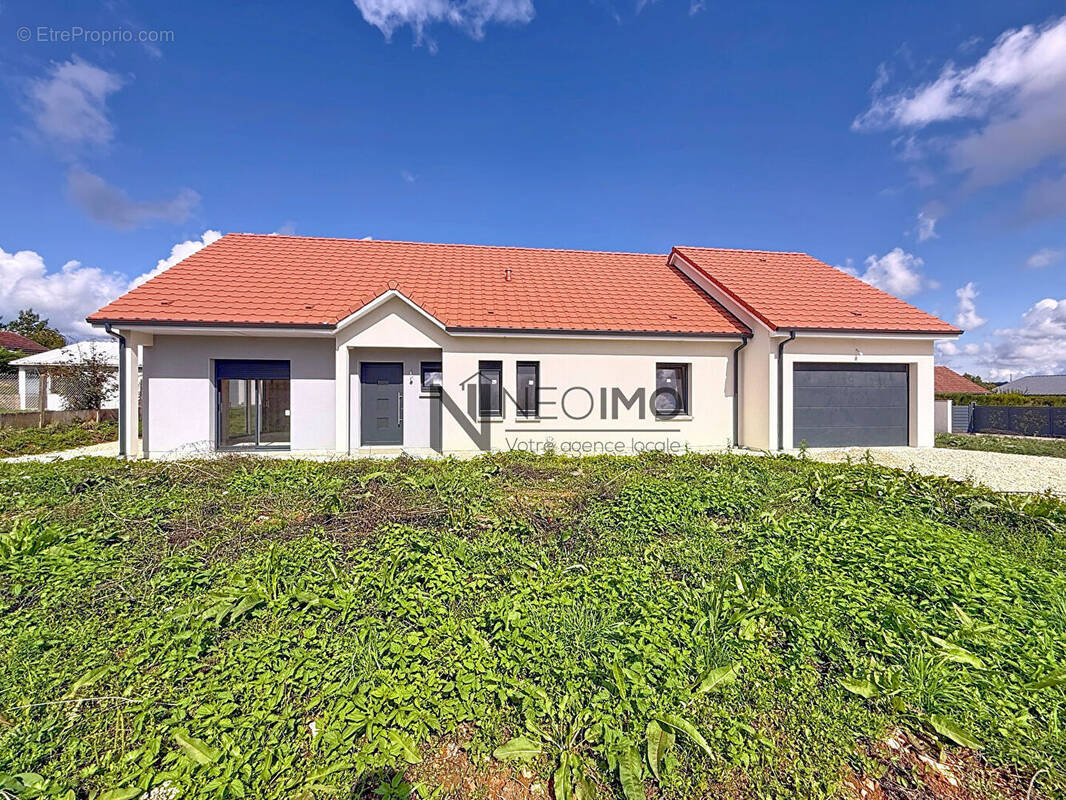 Maison à NEUFCHATEAU