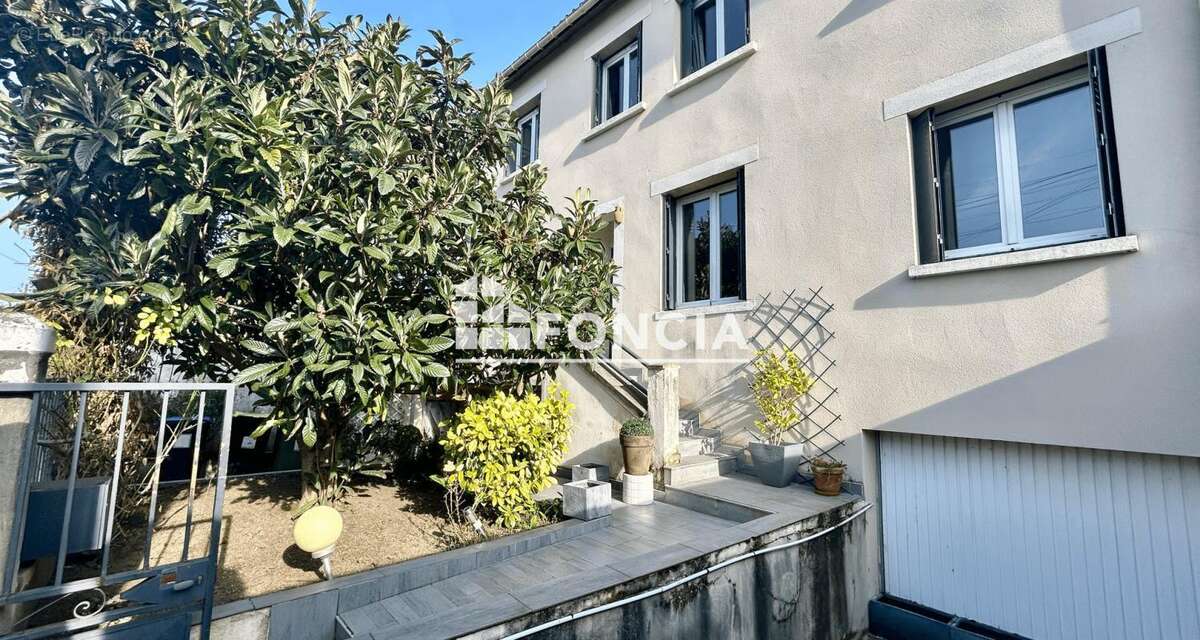 Maison à L&#039;HAY-LES-ROSES