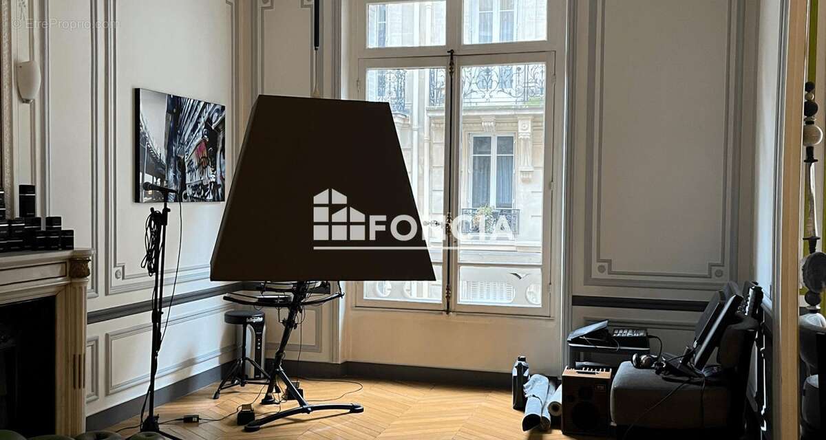 Appartement à PARIS-17E