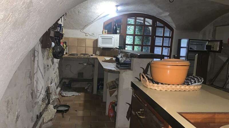 Maison de village à rénover – Plein centre – 80 m² au sol / 57 m² Carrez – Jardinet + Cave - photo 4