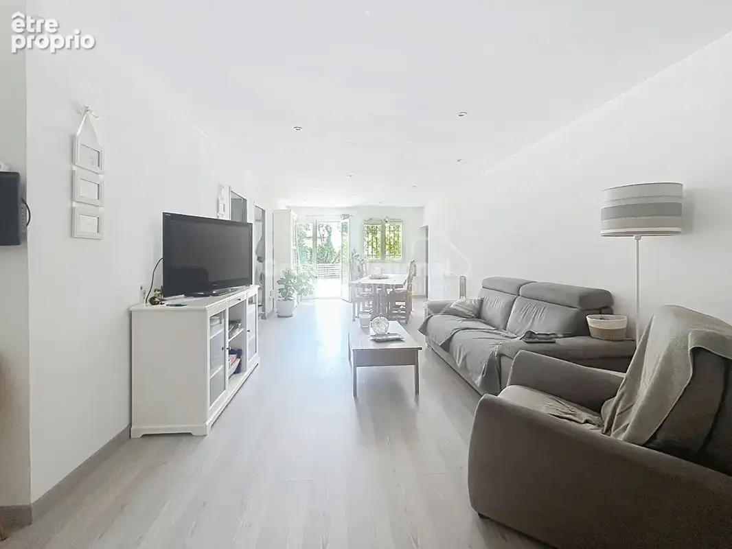 Châteauneuf-du-Pape : Appartement T3 de 86 m² - PLAIN PIED - avec un grand extérieur privatif de 340 m² - photo 6