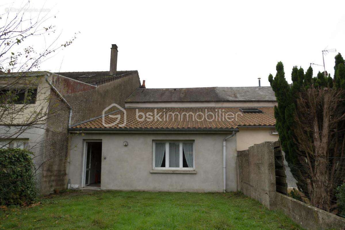 Maison 98 m² à Parthenay  - photo 2