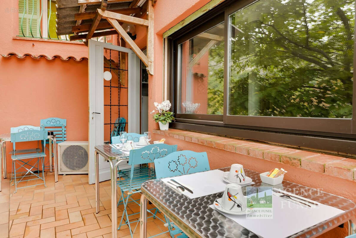 Commerce à SAINT-VALLIER-DE-THIEY