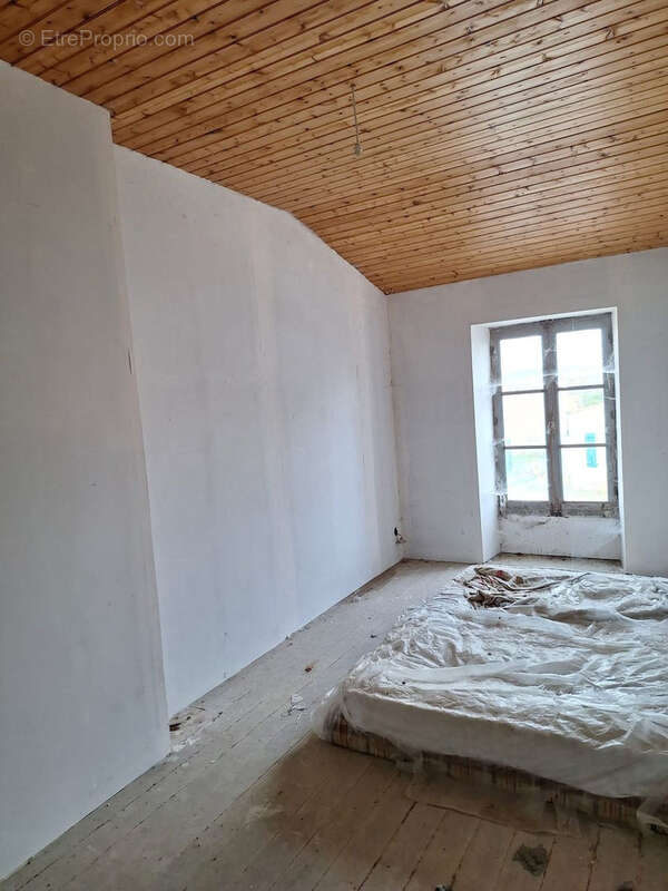 Jolie maison en pierre à rénover - photo 4