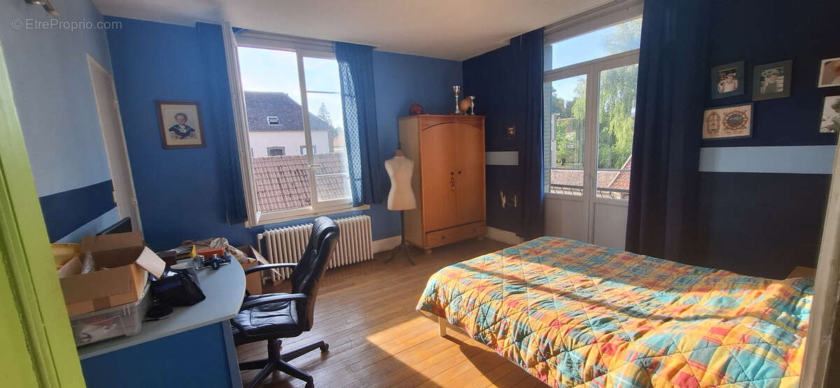Maison bourgeoise de 190m2,6 chambres,sous-sol,cave,double garage,dependance terrain 806m2. - photo 16