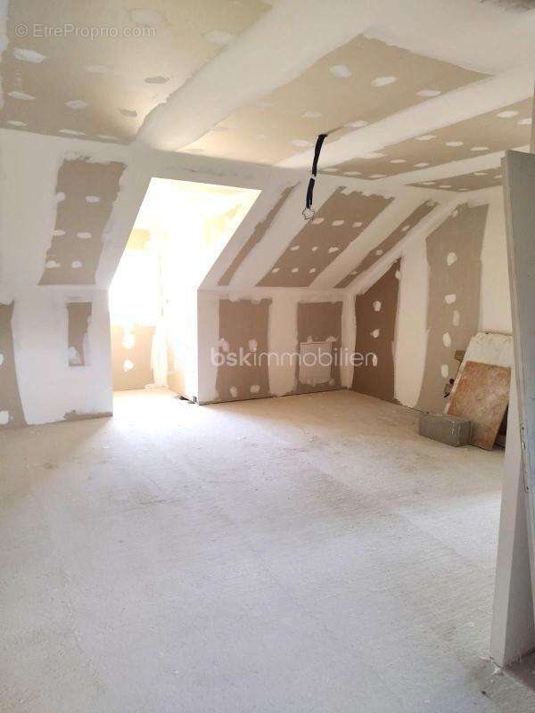Maison neuve à terminer – 135 m² habitables + 113 m² de sous-sol – Quartier recherché des Marais - photo 12