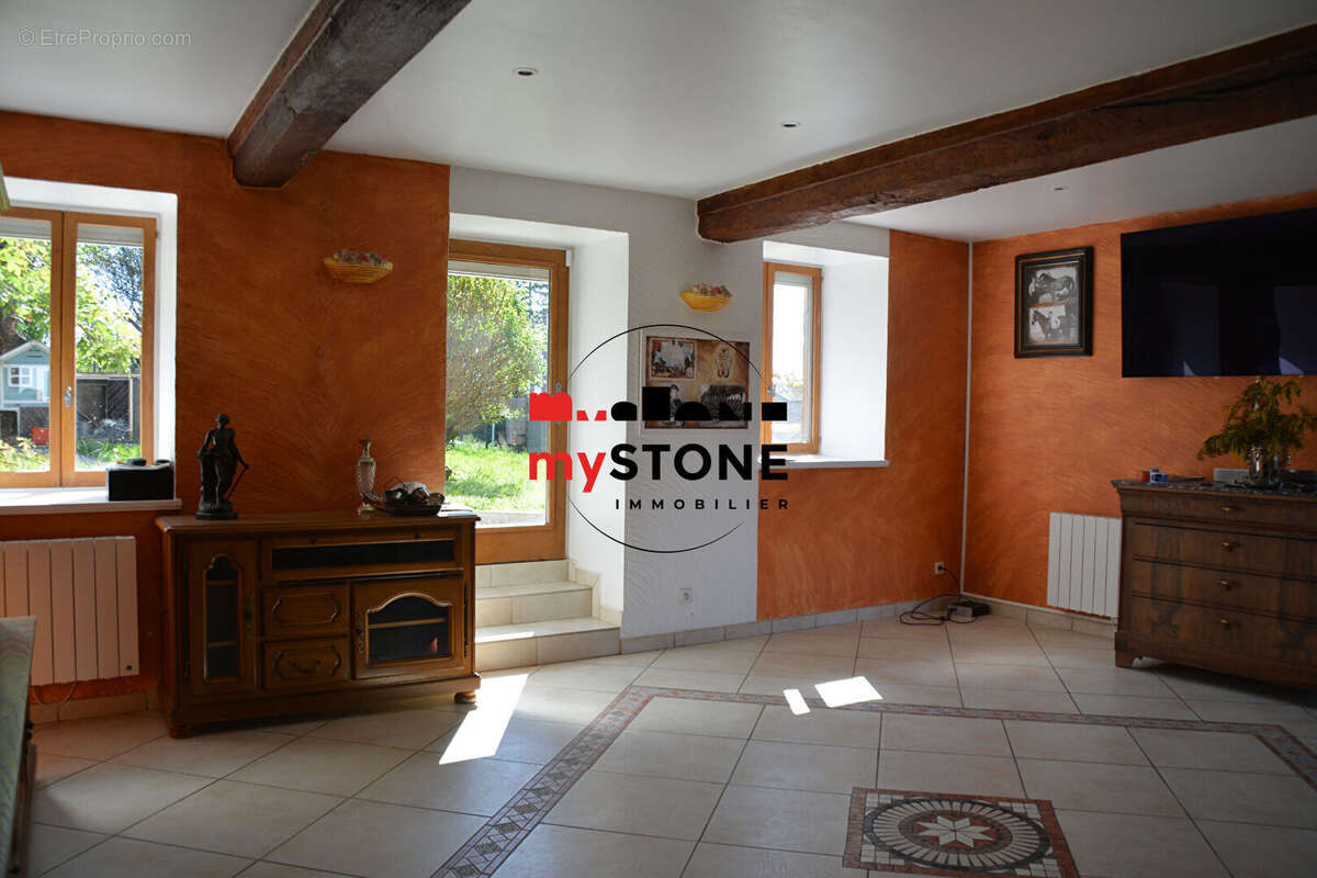 Maison à GENOUILLEUX