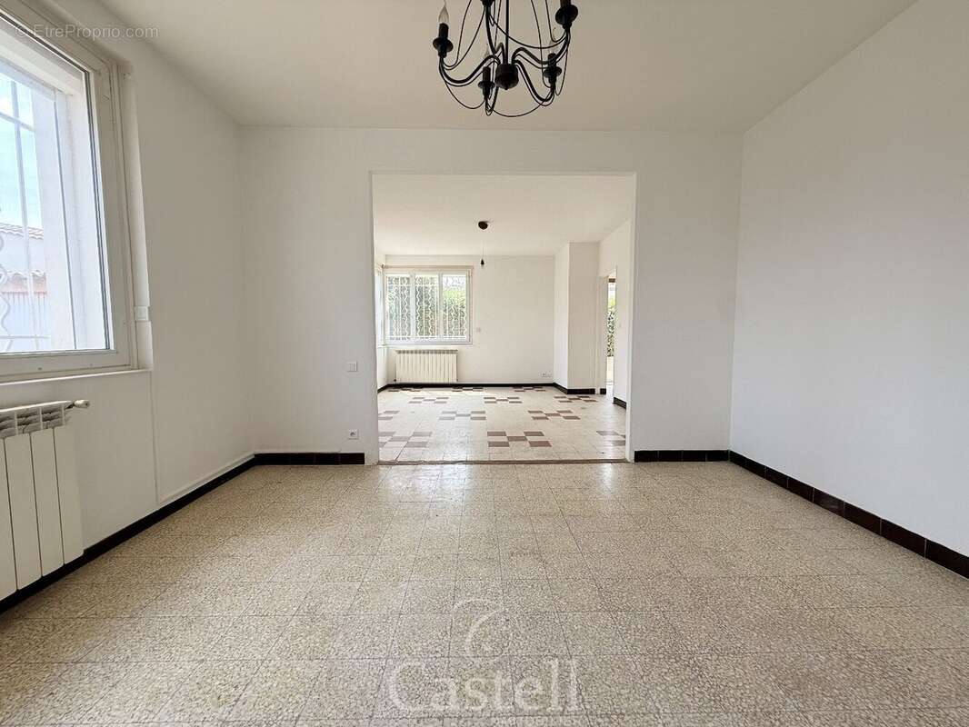 *** maison de plain pied 4 faces, garage *** - photo 3