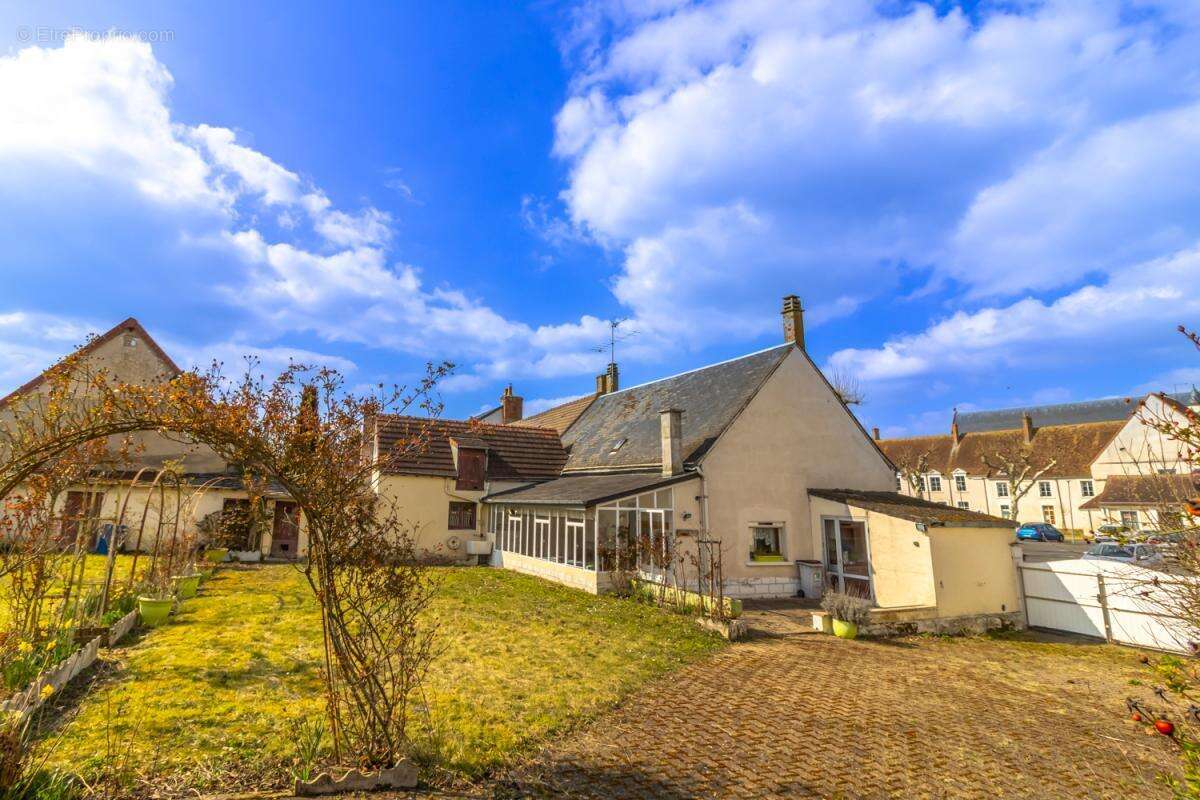 Maison à SELLES-SUR-CHER