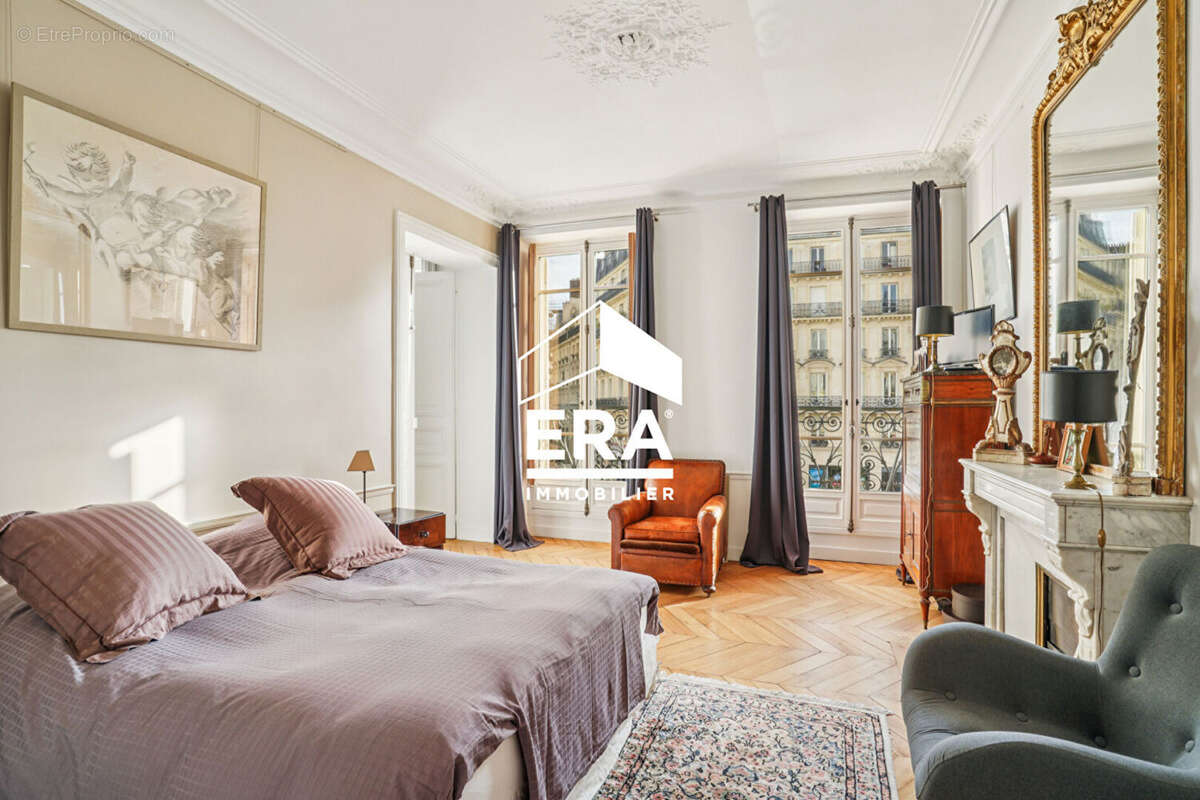 Appartement à PARIS-17E