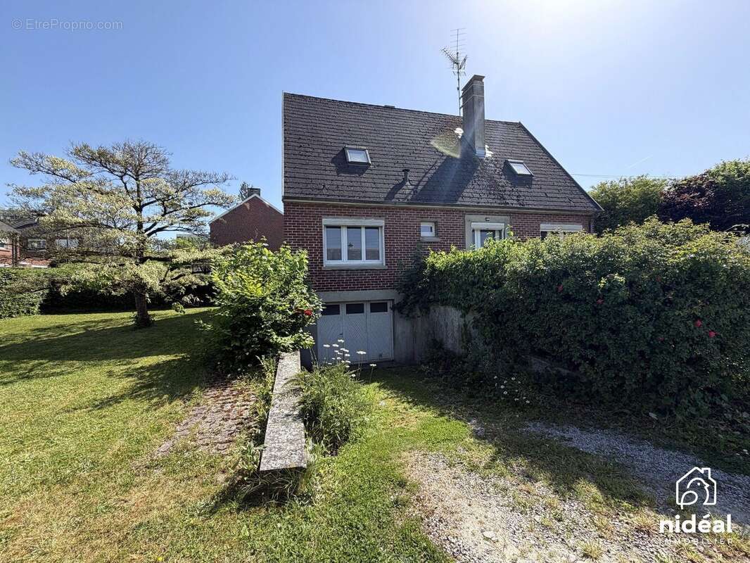 Maison à AVESNES-SUR-HELPE