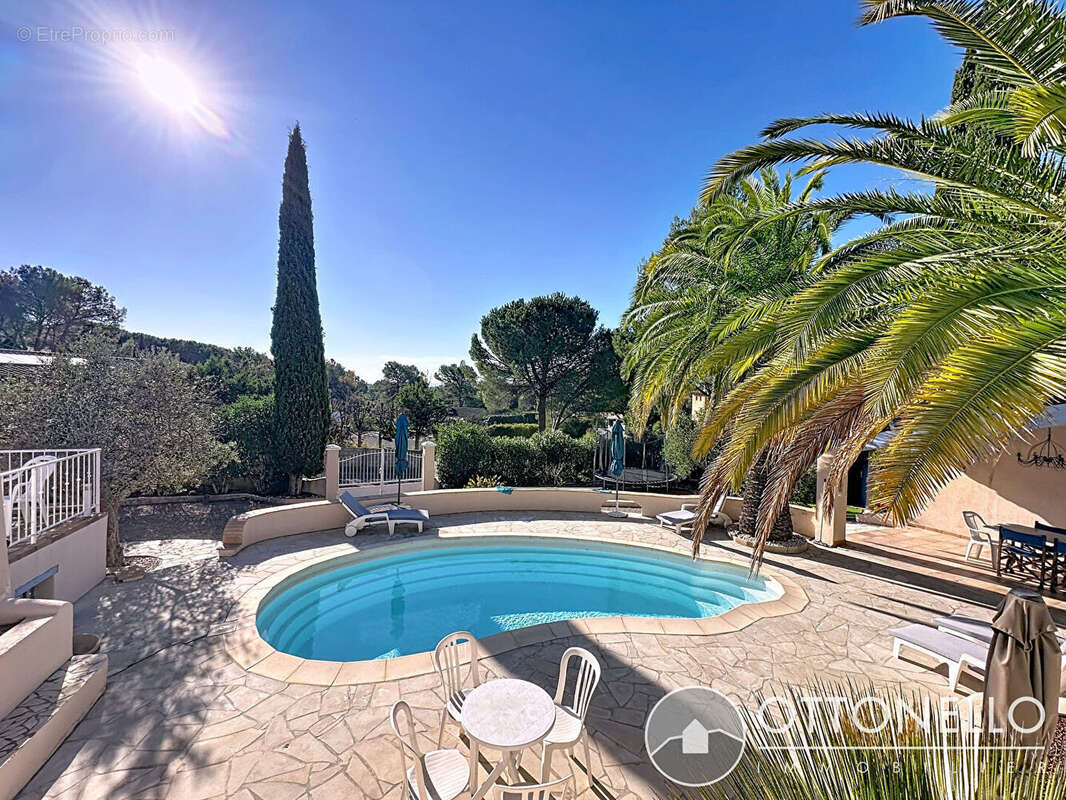 Maison à ROQUEBRUNE-SUR-ARGENS