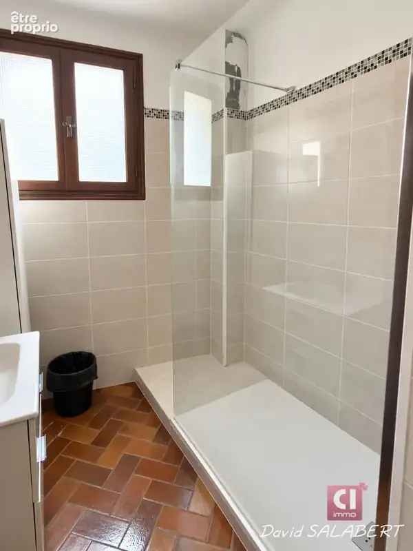 À vendre ? brignoles centre ? immeuble mixte d'environ 325 m² avec local loué, appartement, grenier, cour et terrasse - photo 6