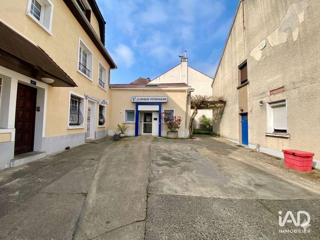 Photo 2 - Commerce à NOZAY