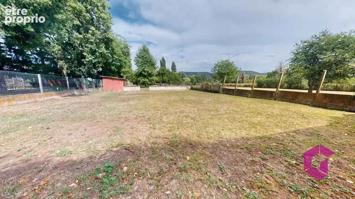 12 Min au Sud Issoire, 5kms A75 Propriété avec appartement et local professionnel sur terrain 3000M2 - photo 3