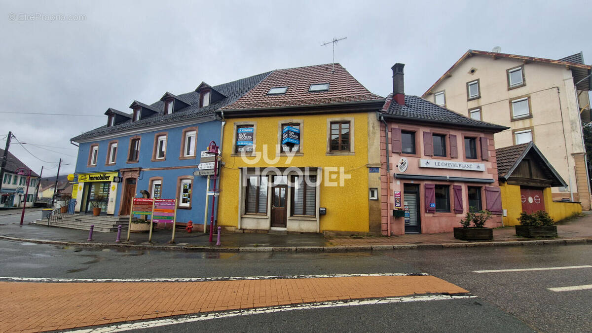 Appartement à ROUGEMONT-LE-CHATEAU