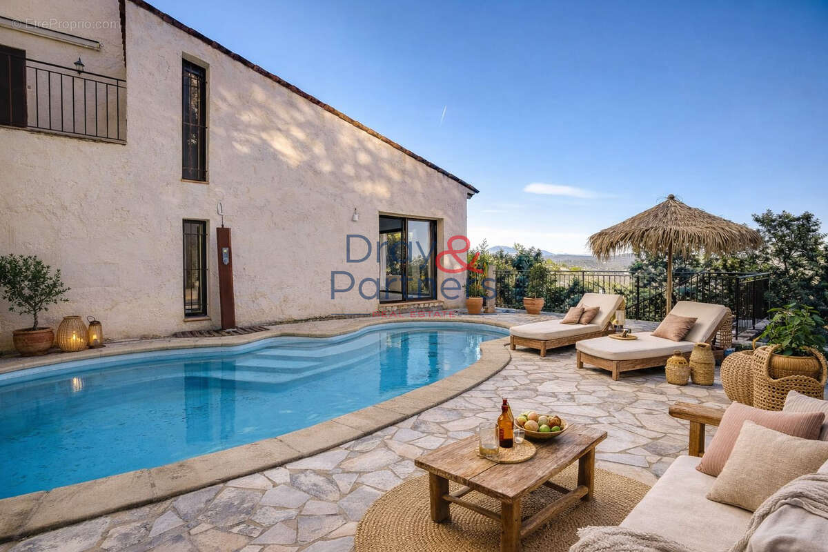 Maison à MANDELIEU-LA-NAPOULE