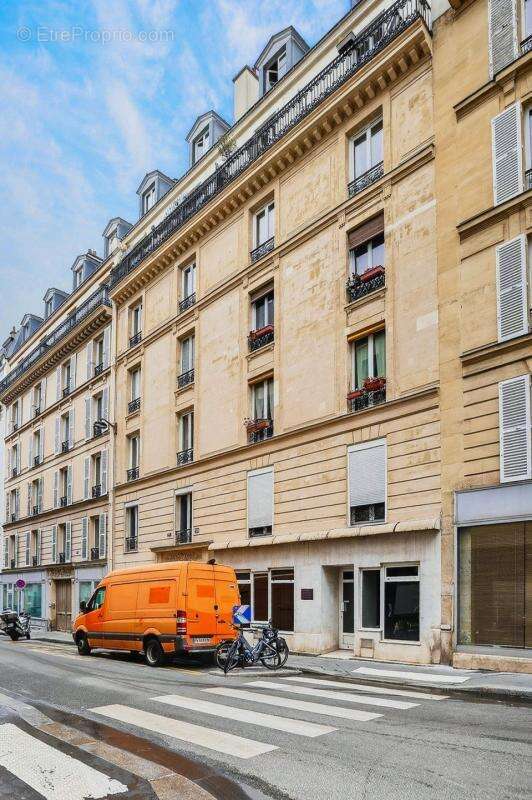 Appartement à PARIS-17E