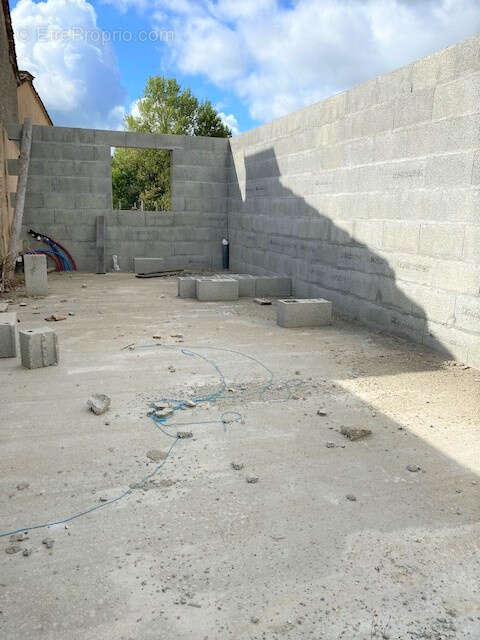 Grange avec ancienne maison sur plus de 7000m2 de terrain avec bois - photo 8