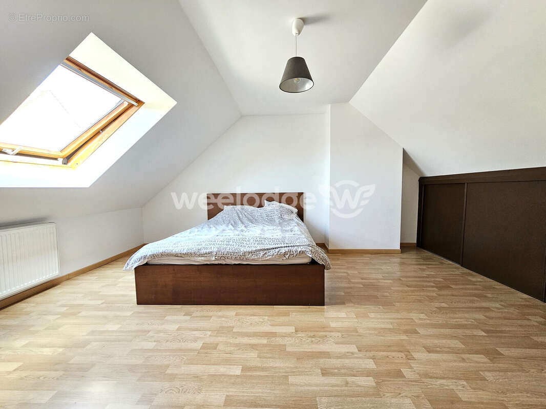 Maison à CHANTELOUP-LES-VIGNES