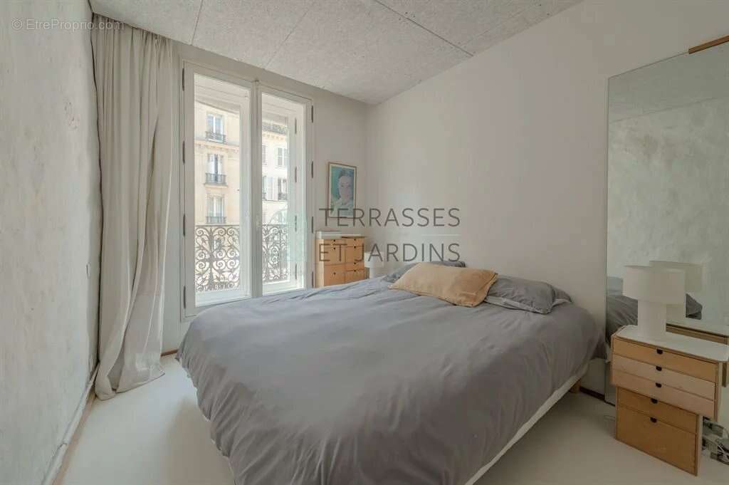 Appartement à PARIS-10E