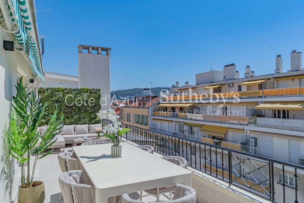Dernier étage rénové avec terrasse au cœur du Carré d'Or - photo 15