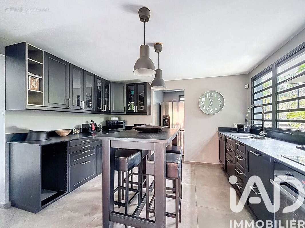 Maison 205 m² à Saint-Paul  - photo 7
