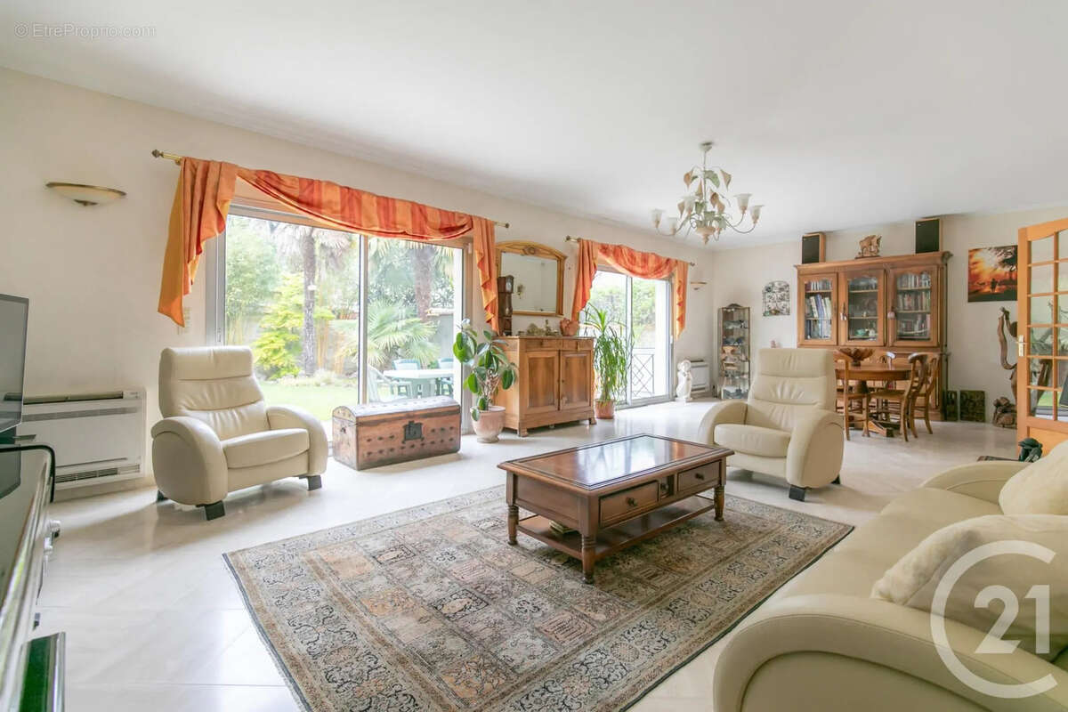 Maison à SAINT-MAUR-DES-FOSSES