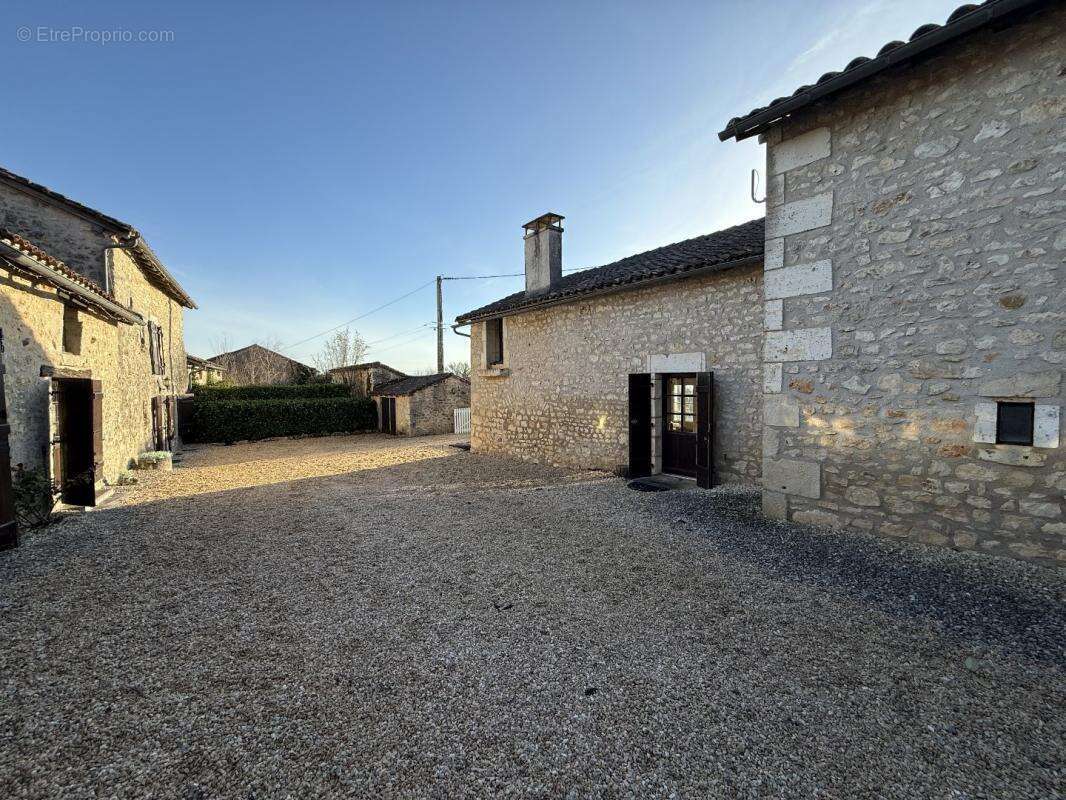 Maison à GRASSAC