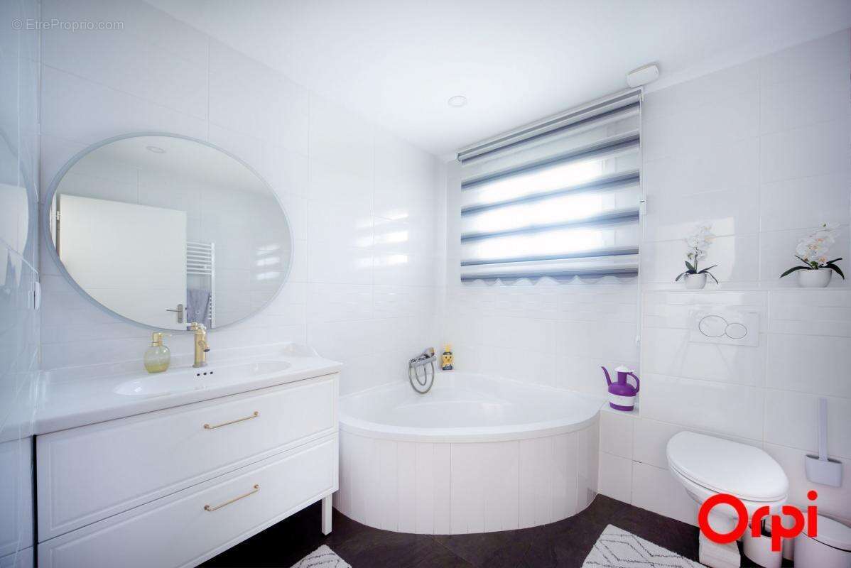 Maison à CHARNAY-LES-MACON