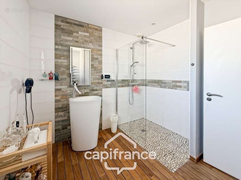 Maison contemporaine de plain-pied de 160 m² – 4 chambres – Véranda de 27 m² avec spa – Double garage – Carport – Noyal-Pontivy - photo 22