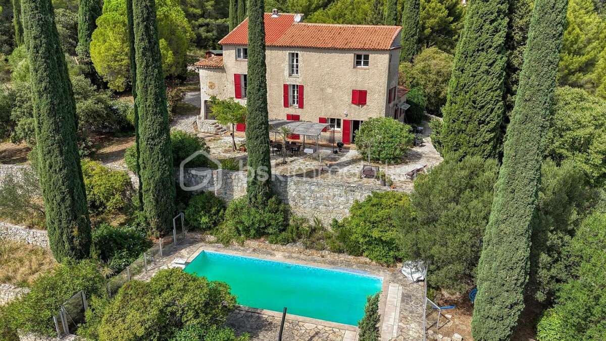 Maison à LE REVEST-LES-EAUX