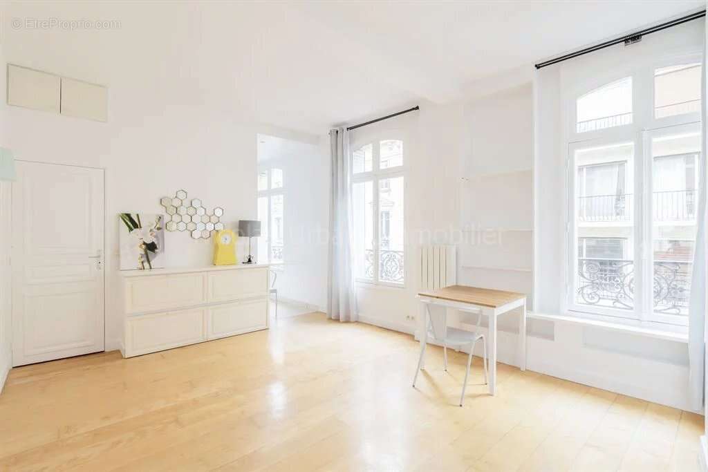 Appartement à PARIS-7E