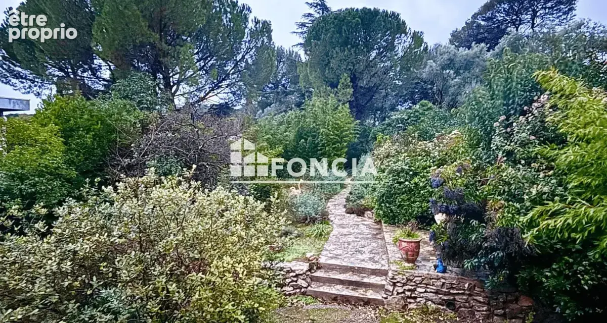 Castelnau-le-Lez – Belle villa traditionnelle T6 de 160 m² avec terrasse et beau terrain boisé - photo 2