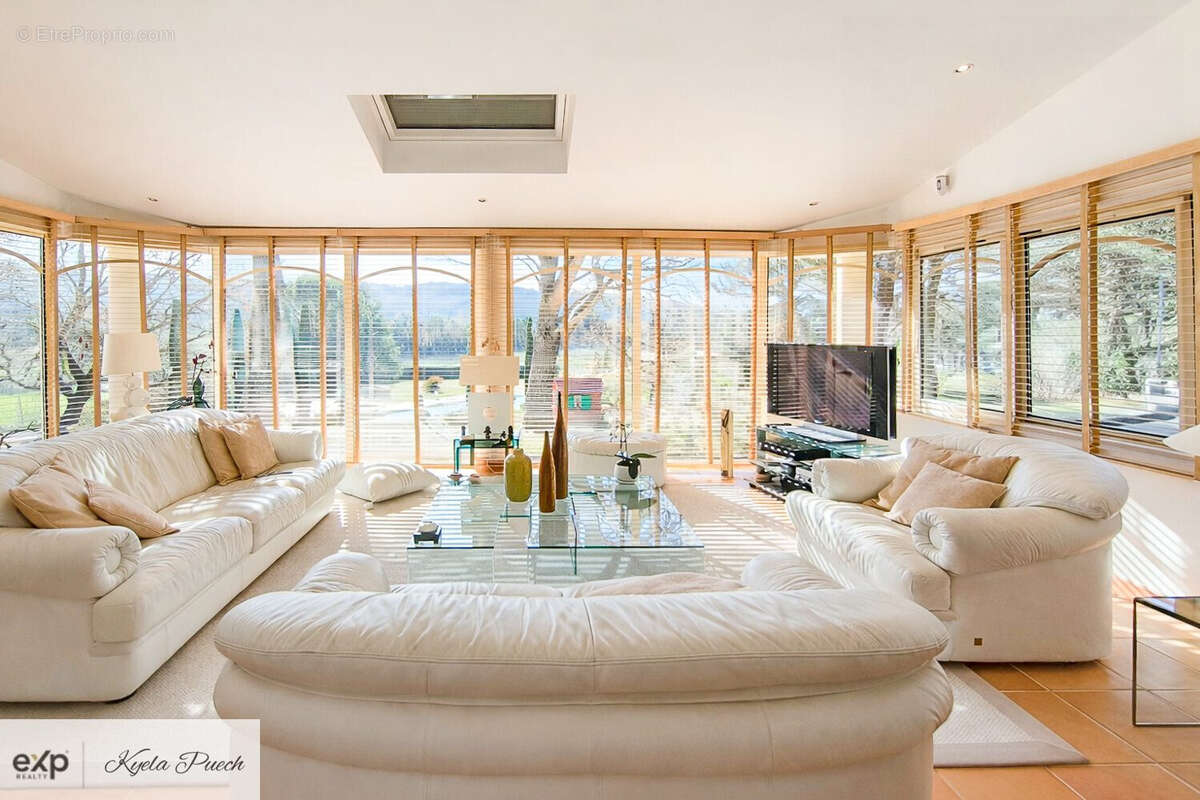villa sur Rognes, proche du Luberon et Aix-en-Provence avec jardin, piscine et vue- Kyela Puech, exp luxury