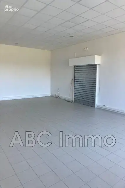 Commerce 564 m² à vendre à Saint-Cannat (13760) - photo 2