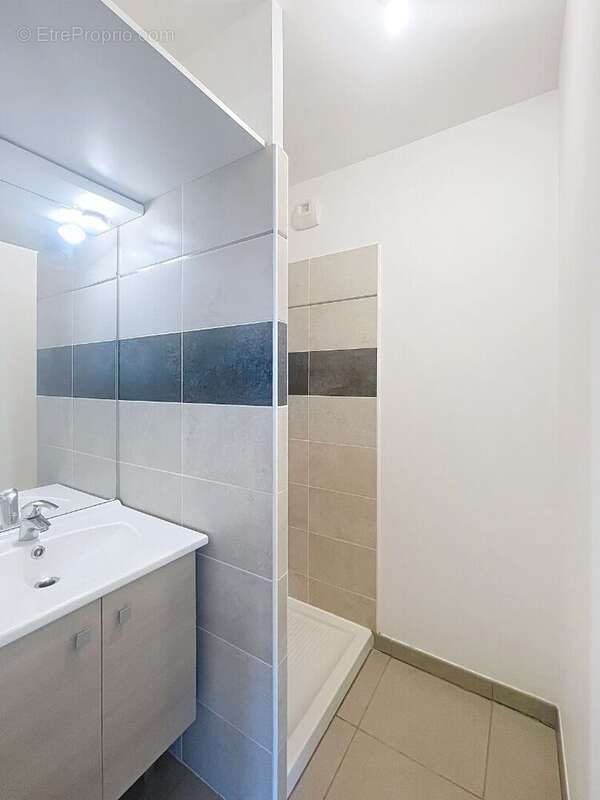 Appartement à VILLENEUVE-LES-AVIGNON