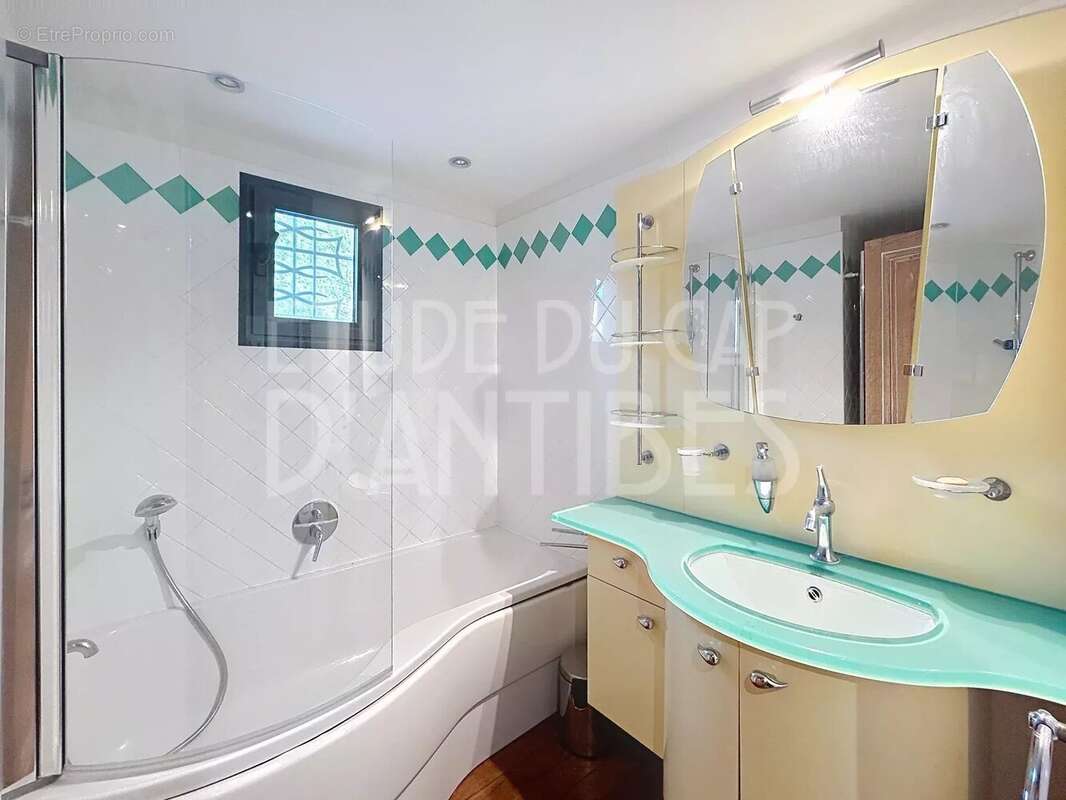 Maison à ROQUEBRUNE-SUR-ARGENS