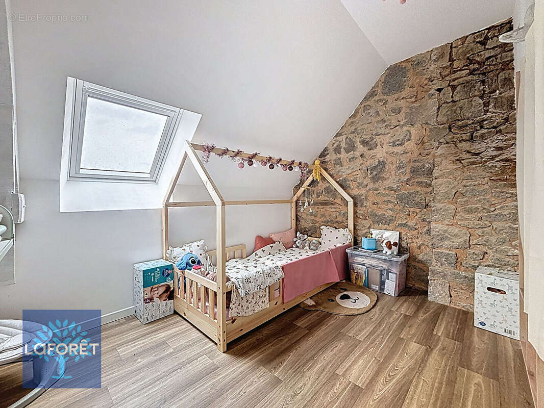 Maison à LOUVIGNE-DU-DESERT