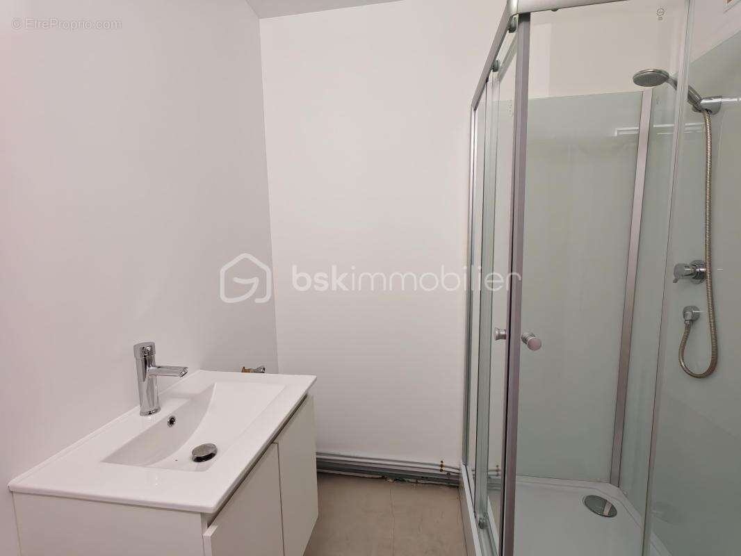 Superbe 3 pièces entièrement rénové avec balcon, ascenseur et vue dégagée - photo 14
