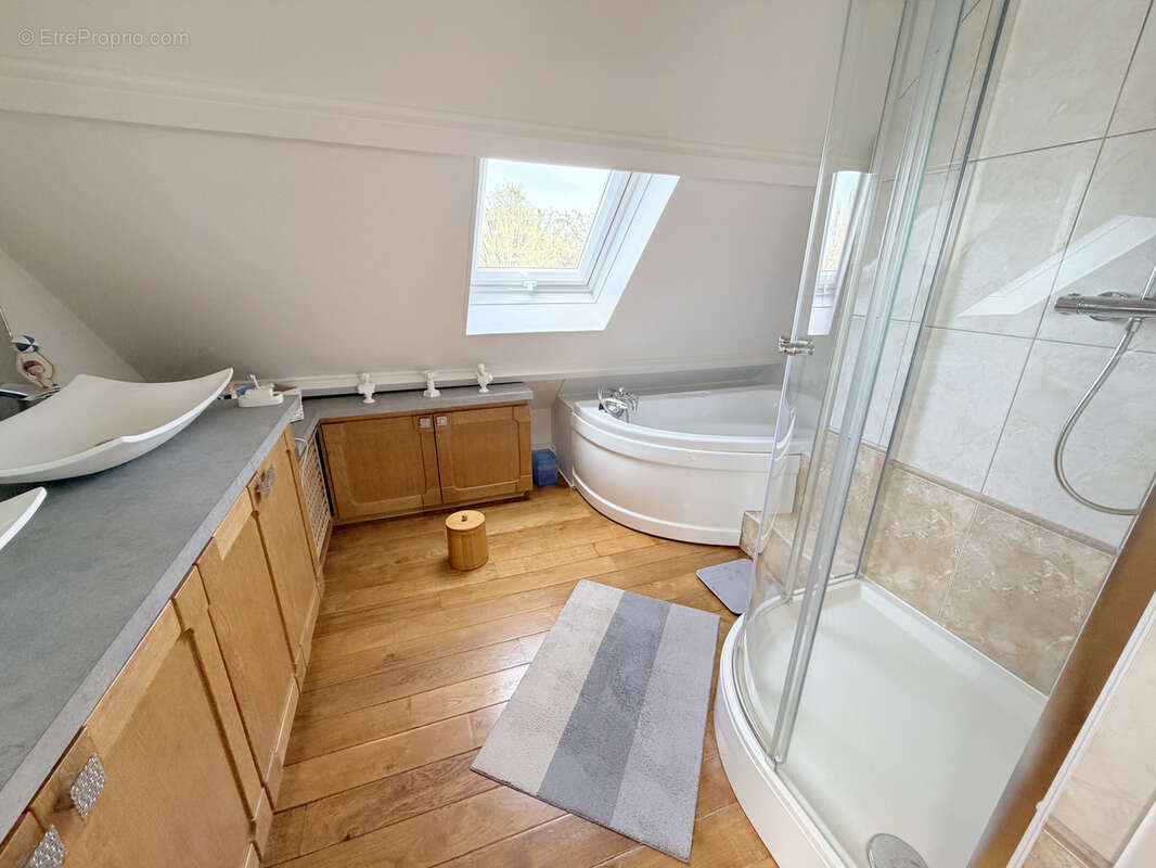 Maison spacieuse avec piscine - photo 11