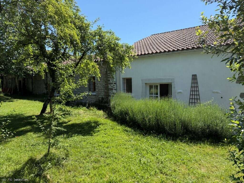 Maison à RUFFEC