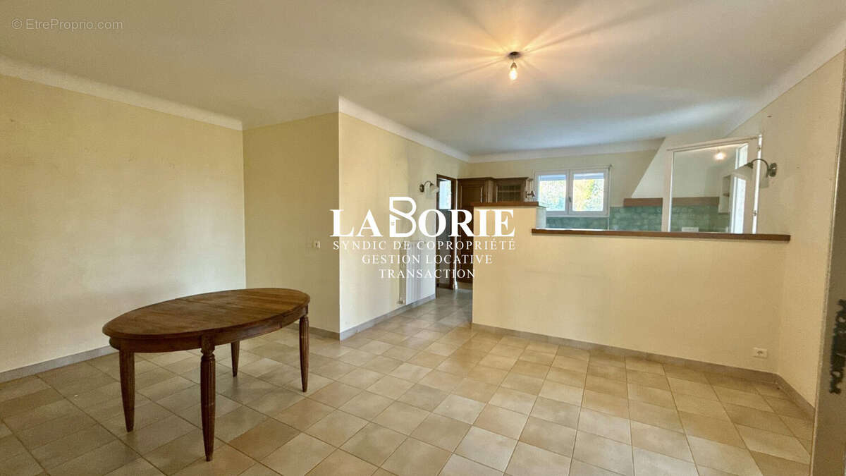 Maison 139 m² à Gordes  - photo 5