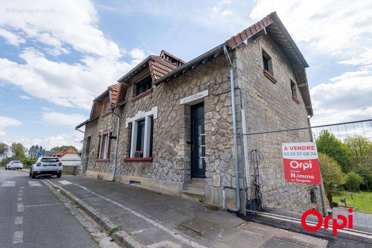 Maison à COUCY-LE-CHATEAU-AUFFRIQUE